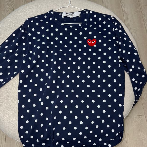 플레이 꼼데가르송 폴카 닷 레드 하트 롱슬리브 티셔츠 네이비