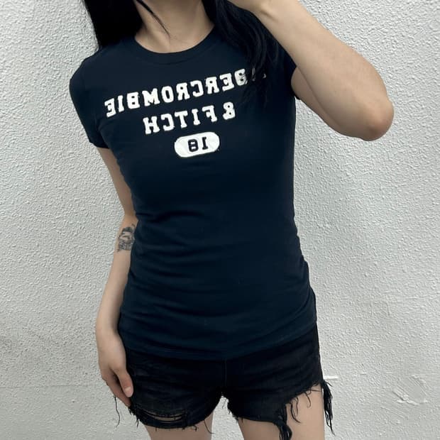 아베크롬비 딱붙핏 센터로고 네이비 반팔 S