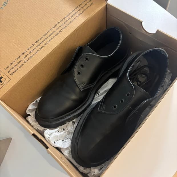 댝터마틴 1461 모노 240