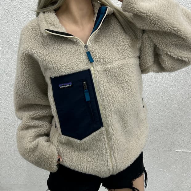 파타고니아 포켓로고 아이보리 신칠라 후리스 M