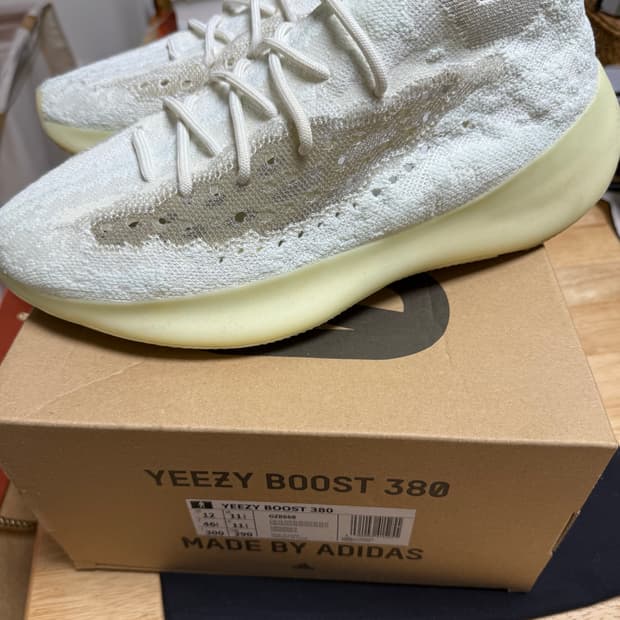 아디다스 이지 부스트 380 칼사이트 글로우