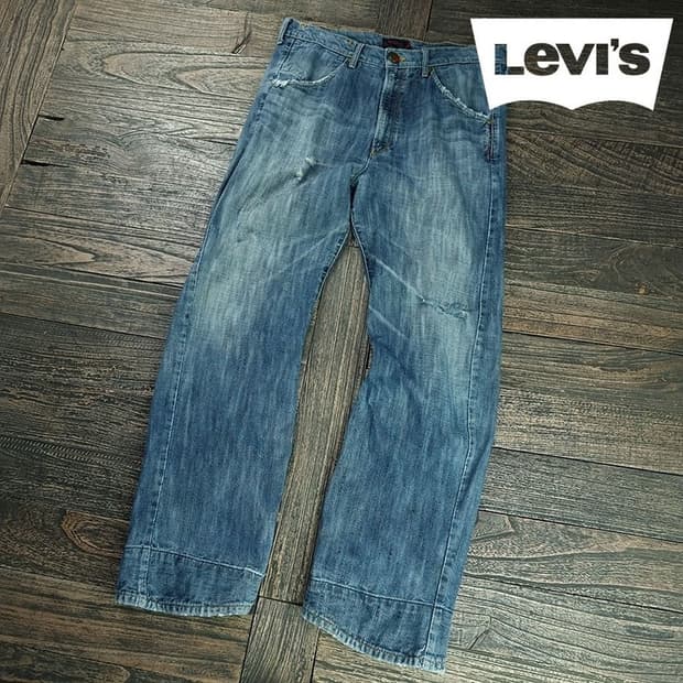 [리바이스] 엔지니어드 빈티지 워시드 루즈핏 데님 팬츠 M20018