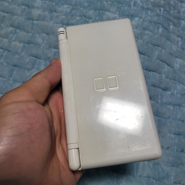 화이트 색상의 닌텐도 DS Lite 게임기 부품용
