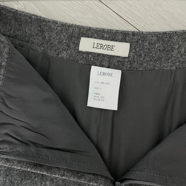 르로브 (lerobe) 차콜 그레이 울 스커트