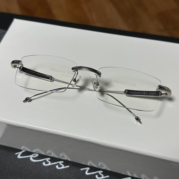 젠틀몬스터x마르지엘라 mm217(렌즈 모양변경)