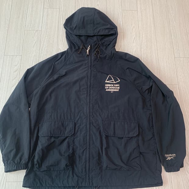리복 아웃도어 어뮤즈먼트 후드 윈드브레이커