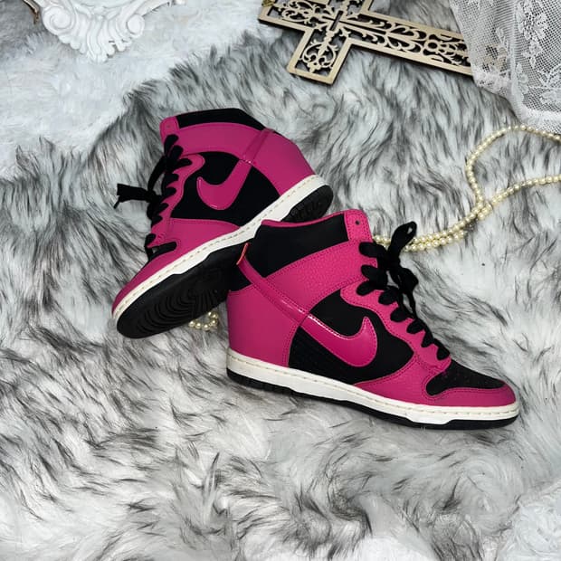 Nike 핫핑크 웨지 스니커즈