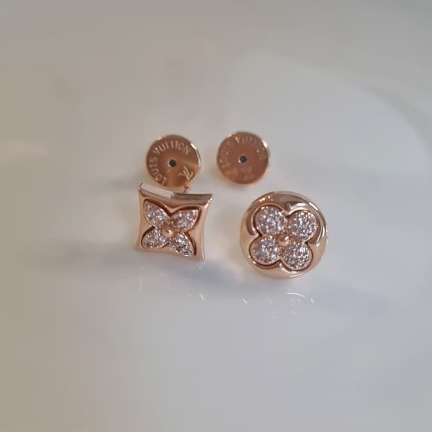 루이비통 업사이클링 블라썸 언발 귀걸이