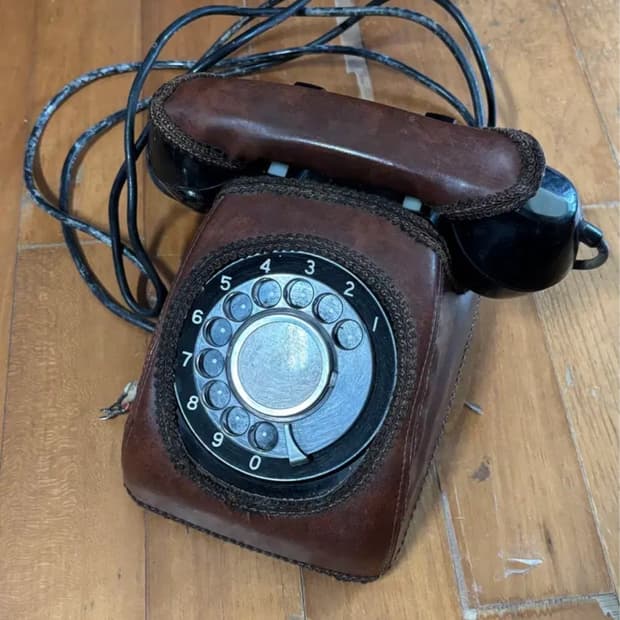 1970s vintage rotary dial telephone