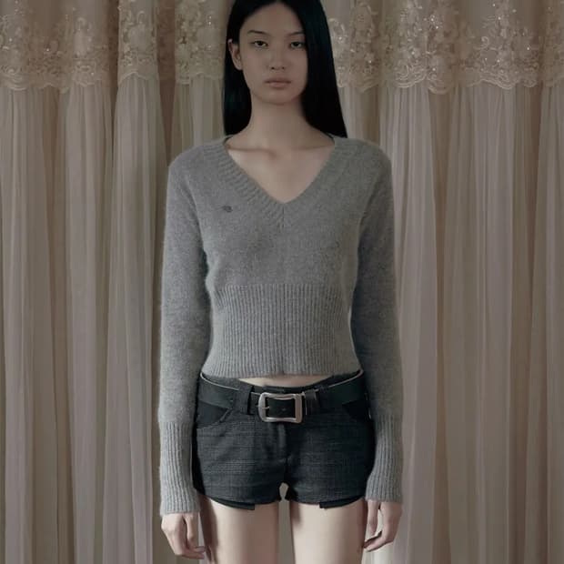 보헤미안 서울 브이넥 슬림핏 앙고라 니트 베이지