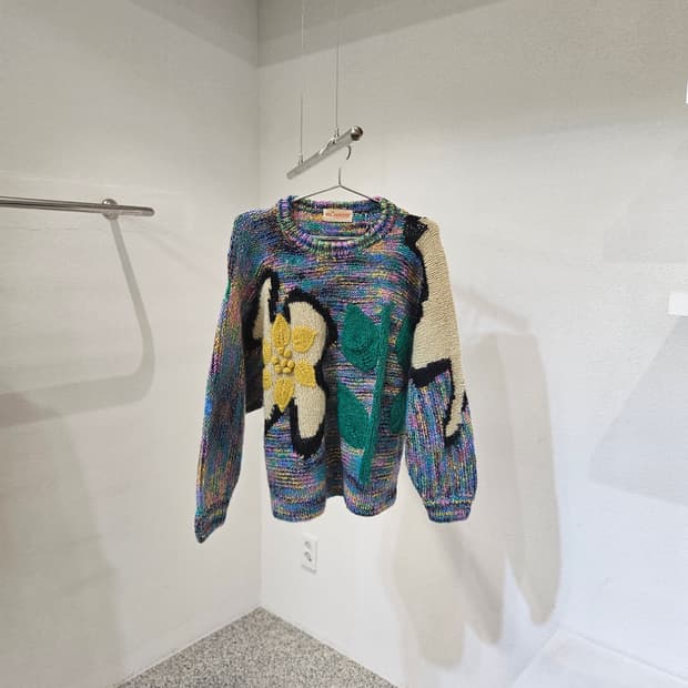 Hand made 플라워 니트 스웨터
