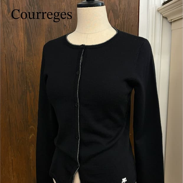 꾸레쥬 정품 블랙 배색 로고가디건