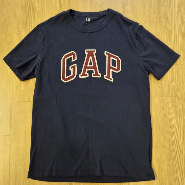 갭(GAP) 센터로고 반팔 티셔츠 네이비