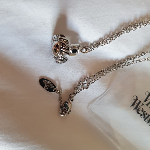 Vivienne Westwood  x  palace 목걸이