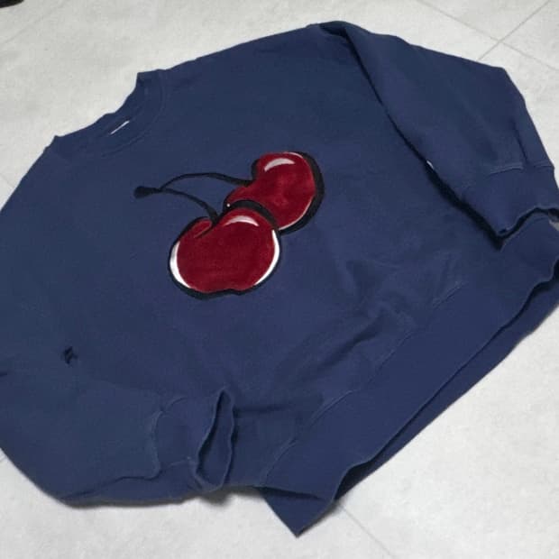 키르시 퍼 체리 네이비 맨투맨