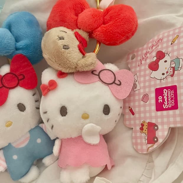 일본 산리오 정품 키티 타이니참 블루 핑크 마스코트 키링 50주년