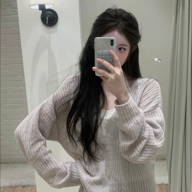 (새상품)누아누아 여리 알파카 꽈 브이 니트