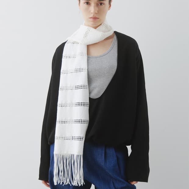 문달 Fluid Layered Top in Black