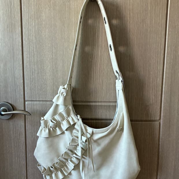 BOWEY RUFFLE BAG IN IVORY