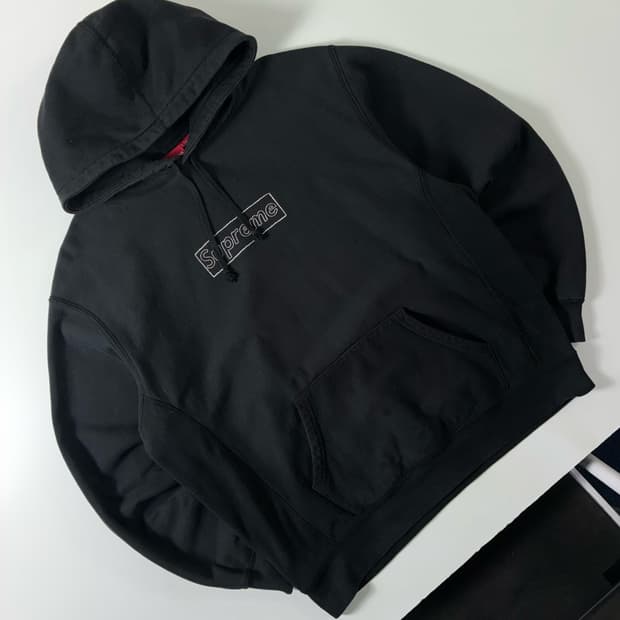Supreme  슈프림 x 카우스 초크 로고 블랙 후드티 