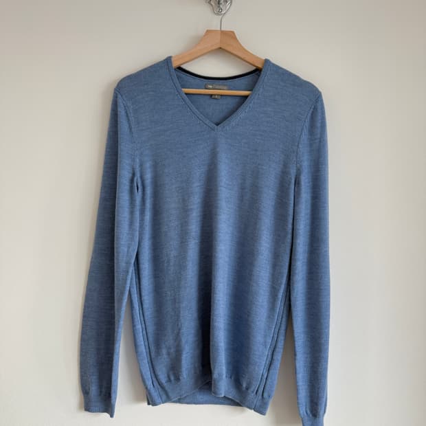 갭(GAP) 이태리 메리노울 브이넥 니트