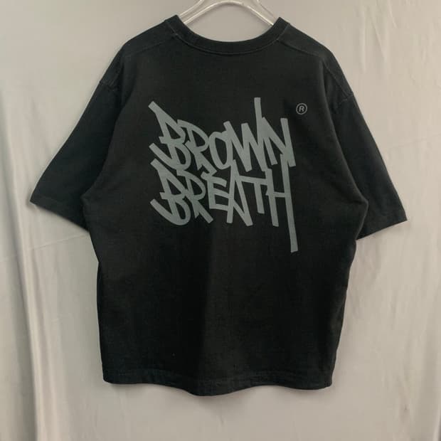 L 브라운브레스 태그 빅 로고 프린팅 반팔티