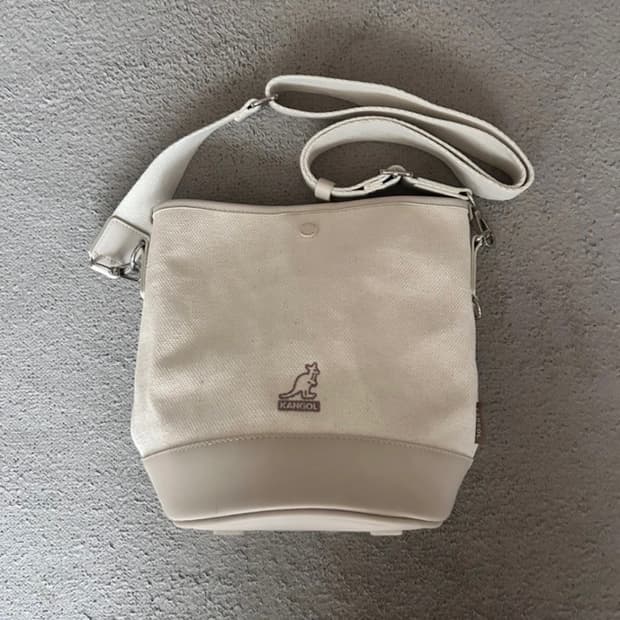 캉골 아이보리 버킷백 새상품