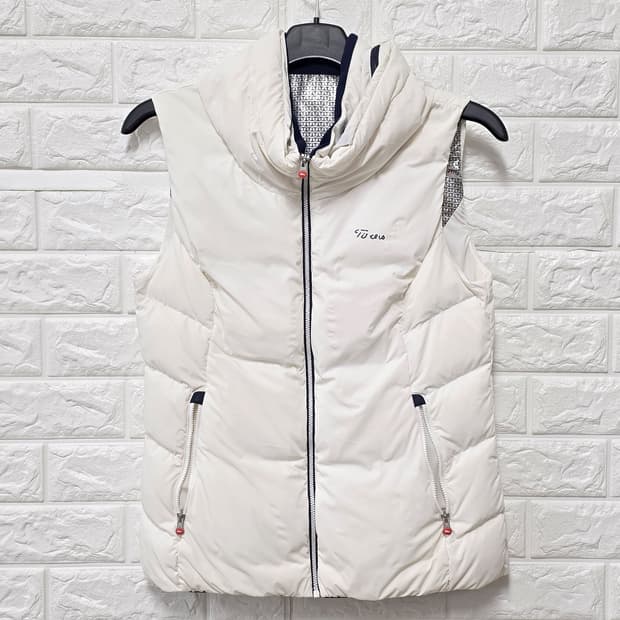 택포// 타이틀리스트 화이트 패딩 조끼 M