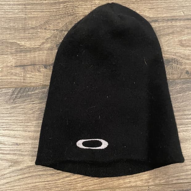 오클리 O 로고 니트 비니 블랙