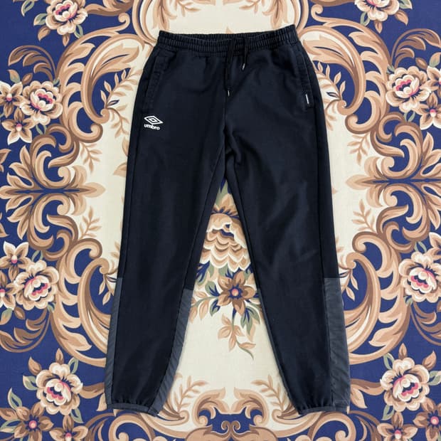 (M)엄브로 UMBRO 베이직로고 스웻팬츠(블랙)