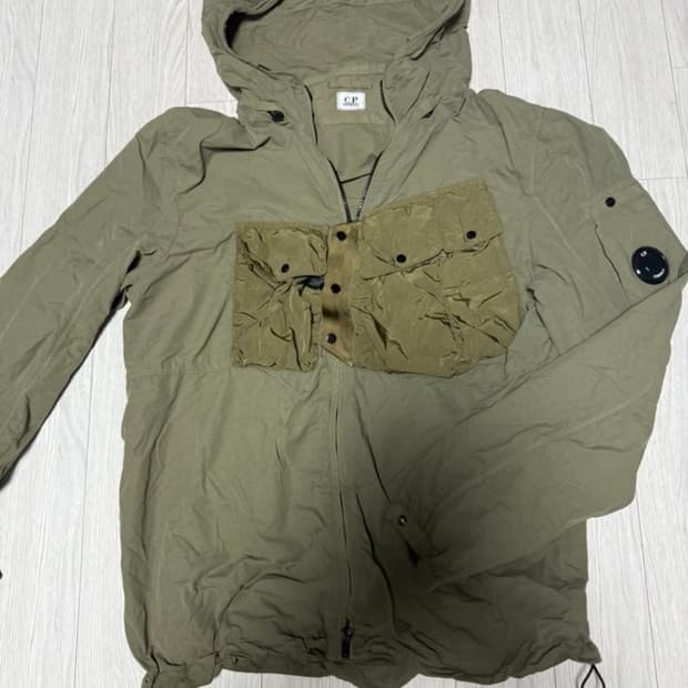 C.P. Company 카키 플랫 후드 자켓