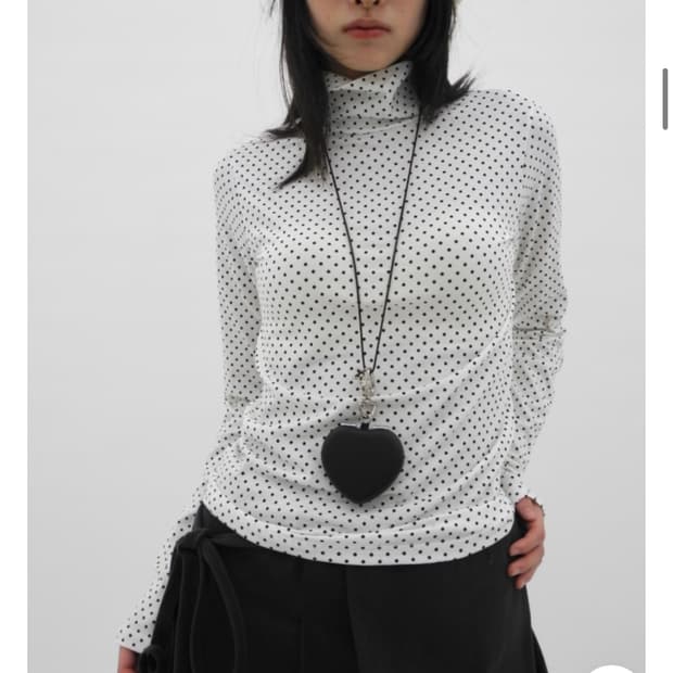 화이트 도트 목폴라티 롱슬리브