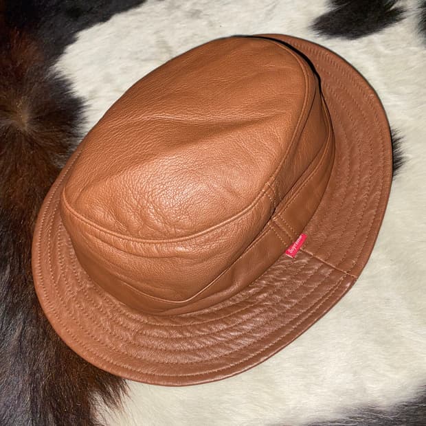 (M/L)슈프림 가죽 버킷햇