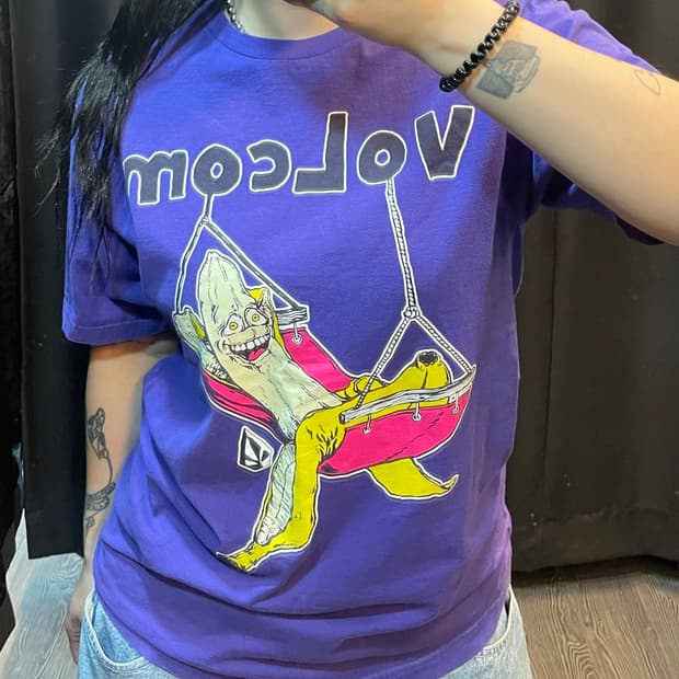 Volcom 바나나 그래픽 반팔티