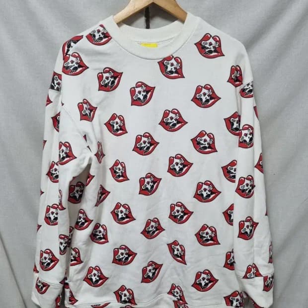 럭키슈에뜨  롱 맨투맨 F