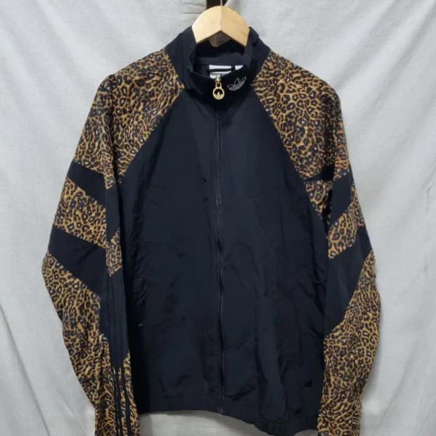 아디다스 레오파드 바람막이 110