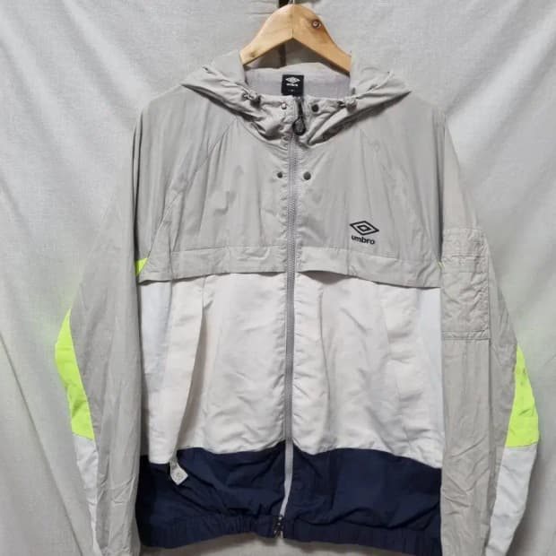 엄브로 바람막이 자켓 100