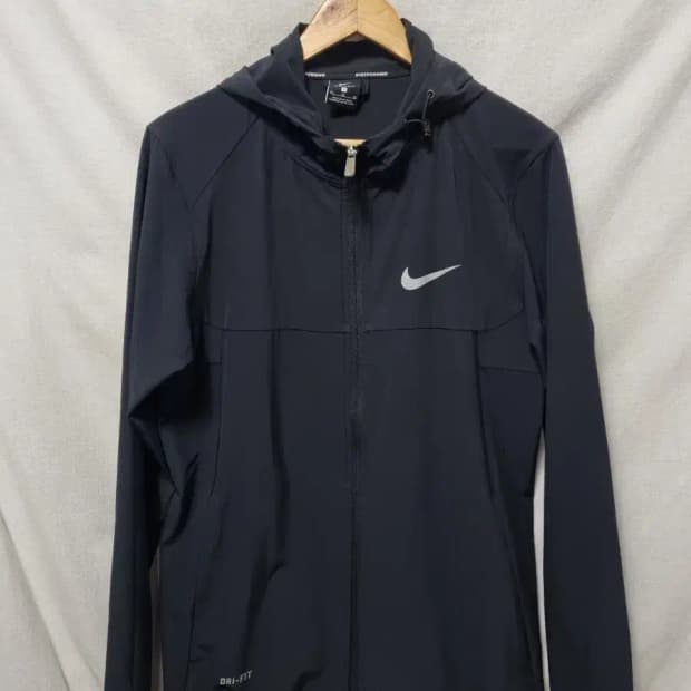 나이키 드라이핏 런닝 바람막이 S