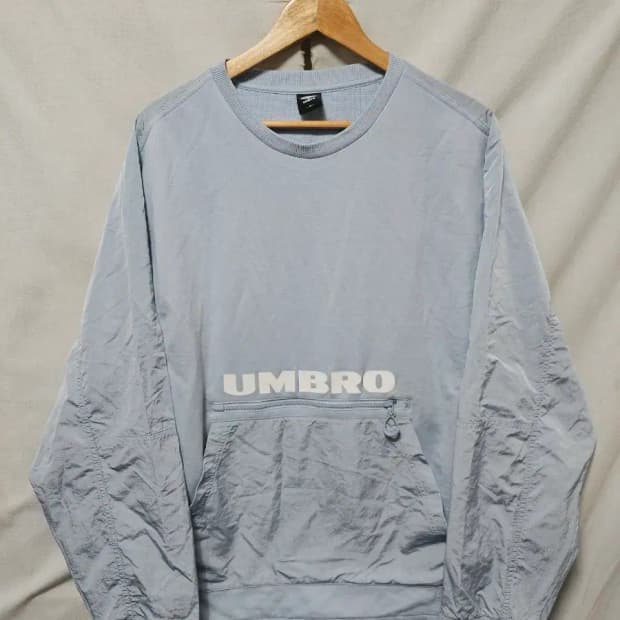 엄브로 포켓 맨투맨 105