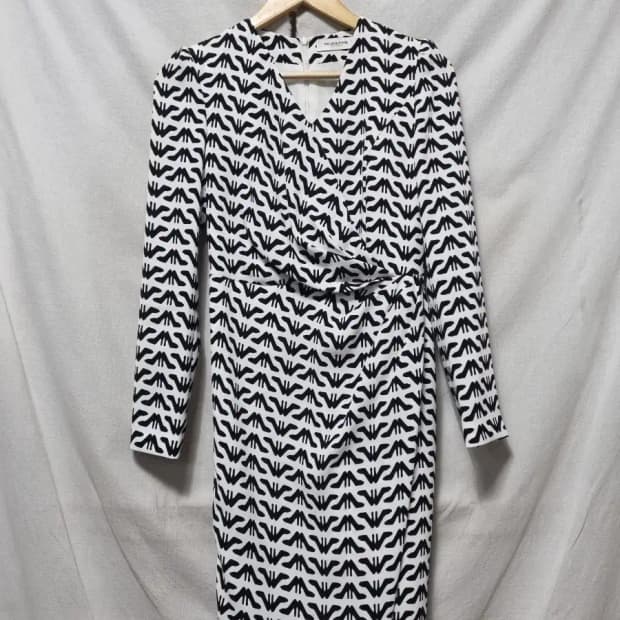 모조에스핀 하이힐패턴 랩 원피스 55