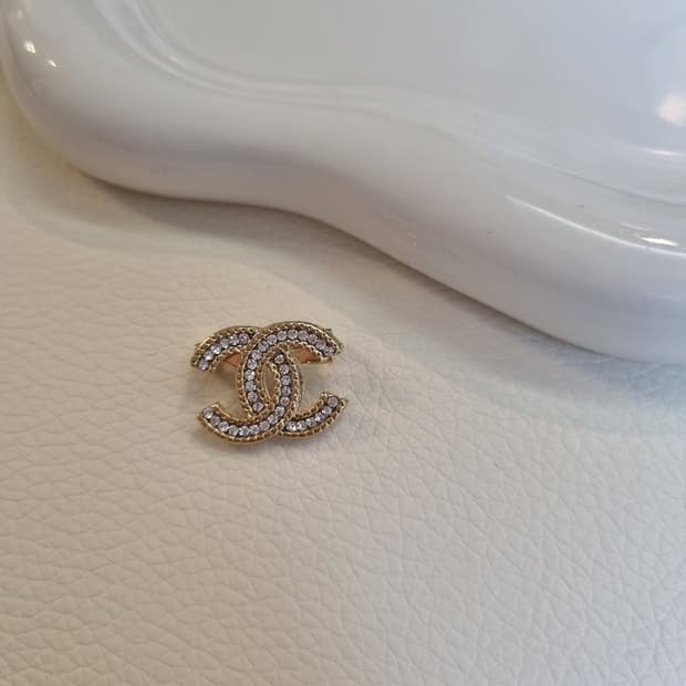 샤넬 금장체인 보석CC 미니 브로치 업사이클링
