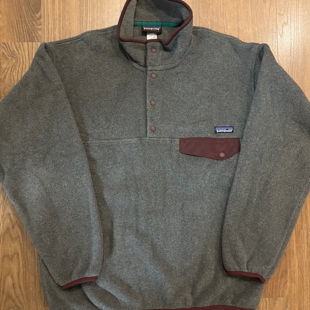 파타고니아 헤비웨이트 신칠라 그레이 버건디 M사이즈 판매합니다.