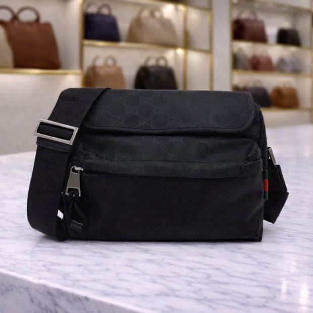 [A급] 구찌 GG 나일론 크로스백 미디엄 블랙 판매합니다!!!
