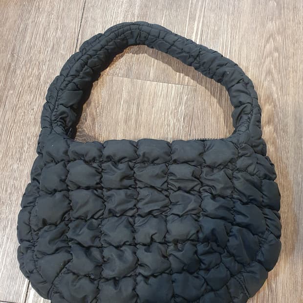 COS 코스 퀼티드 미니백 블랙 구름백