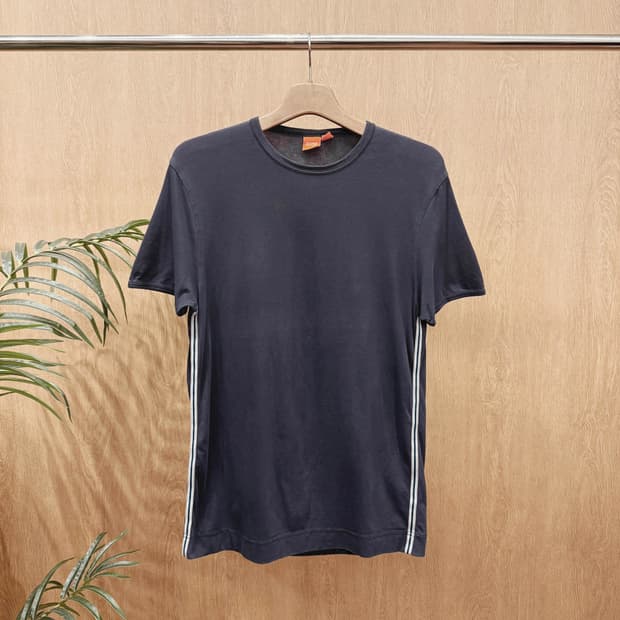 휴고 보스 캐주얼 반팔 티셔츠 사이드 스트라이프 디테일 네이비