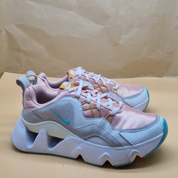 나이키 라이즈365 코랄 여성운동화235 