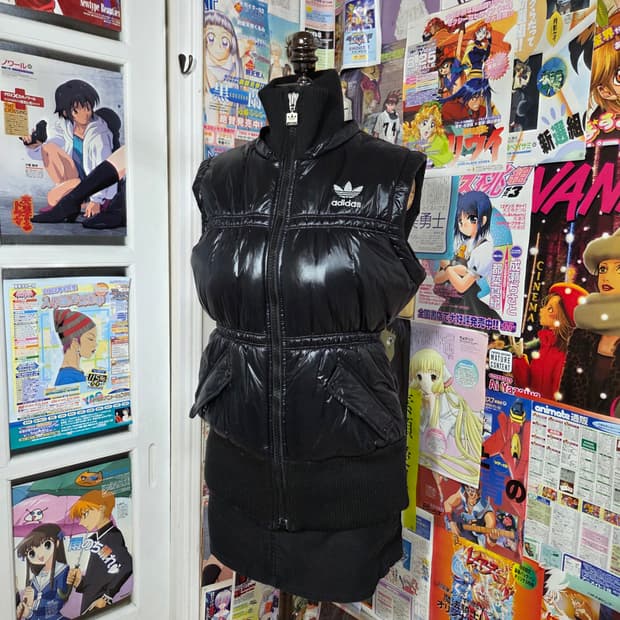 아디다스 글리터 유광 걸스 하이넥 패딩 베스트