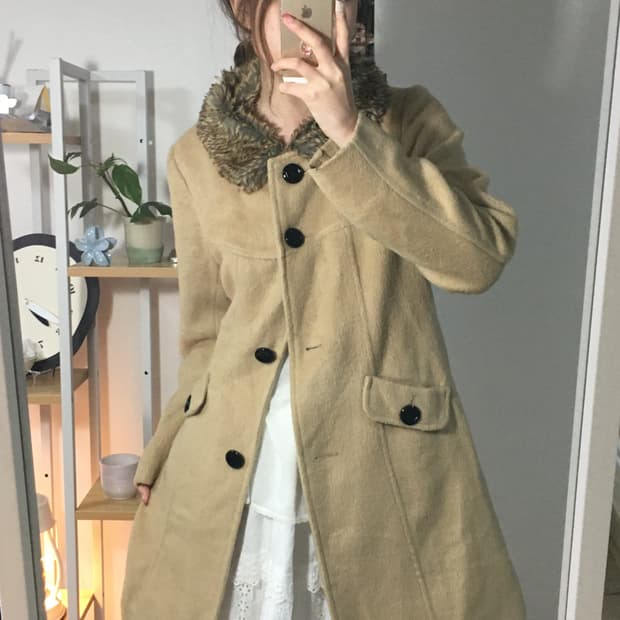 베이지 퍼 코트