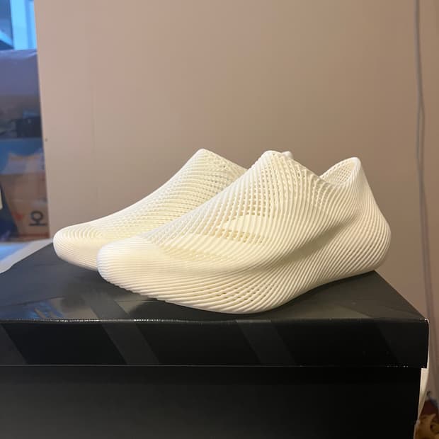 아디다스 클라이마쿨 오프 화이트 스니커즈