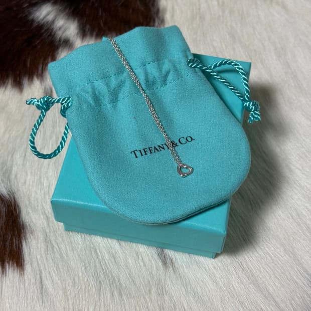 티파티 엘사 퍼레티 오픈 하트 7mm 목걸이 판매합니다.